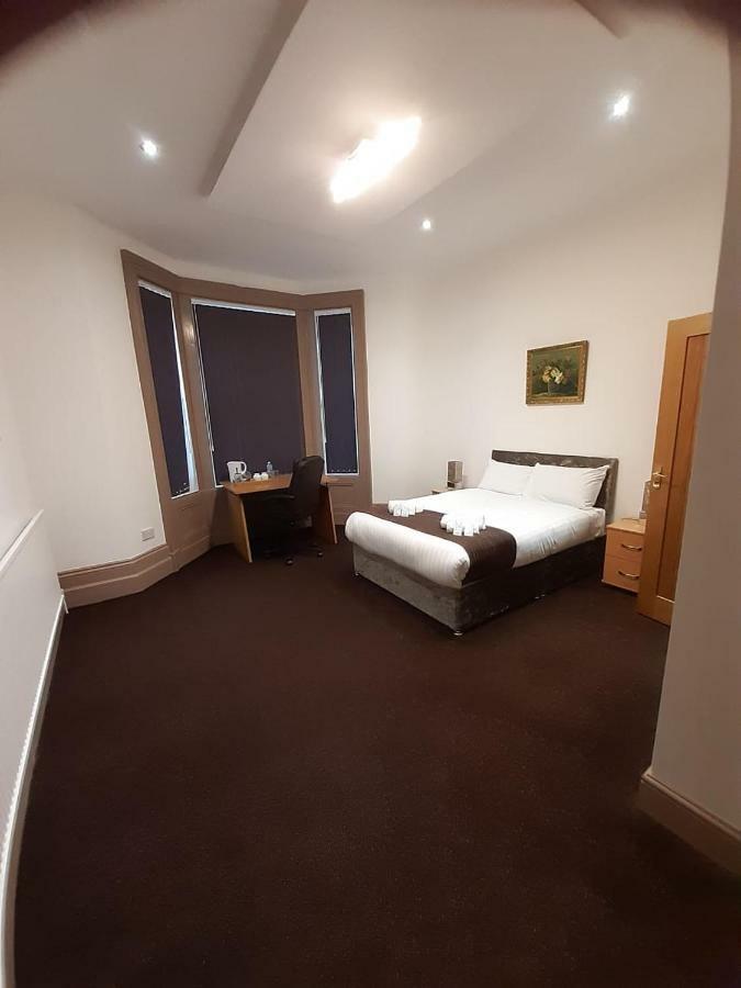 Basic Double Room with Shared Bathroom