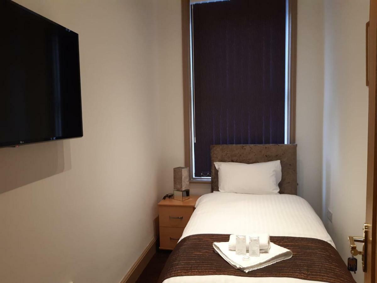 Basic Single Room with Shared Bathroom